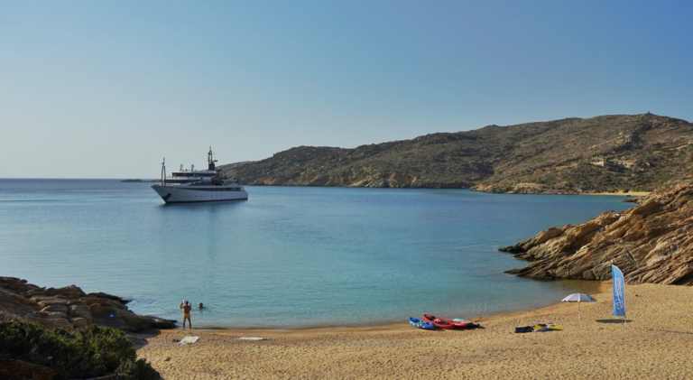 Photo of a Boat by the Sea_01